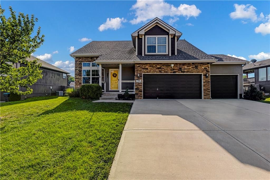 1409 NE Jaclyn Drive — photo 1