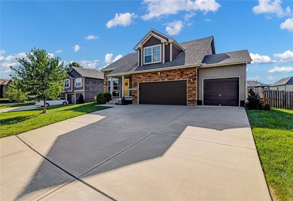 1409 NE Jaclyn Drive — photo 2
