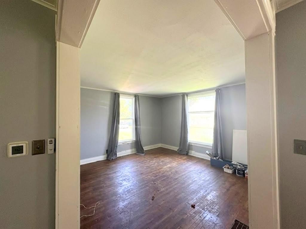 909 W 10th Street — photo 7