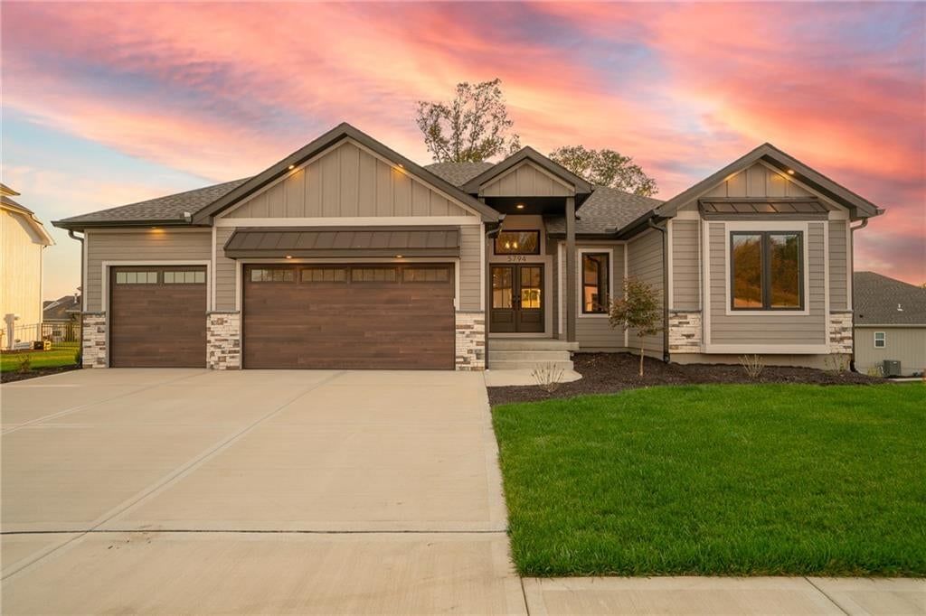 5794 NW Black Oak Court, Parkville, MO: listing photo 2
