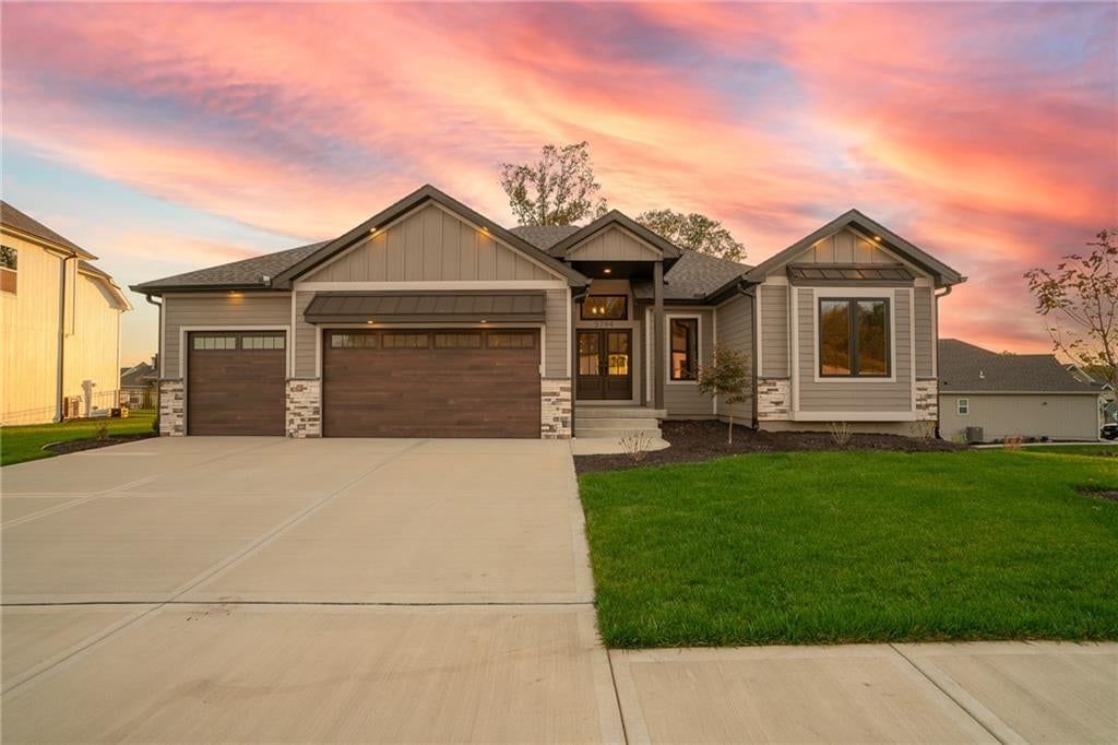 5794 NW Black Oak Court, Parkville, MO
