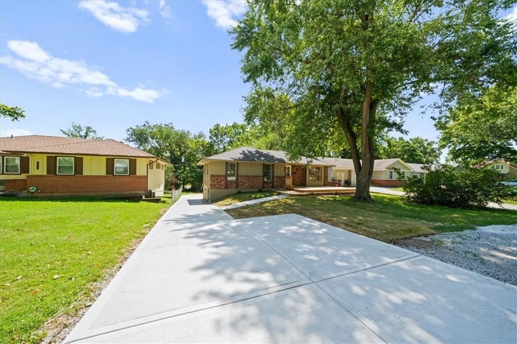 8209 Kenwood Avenue — photo 4