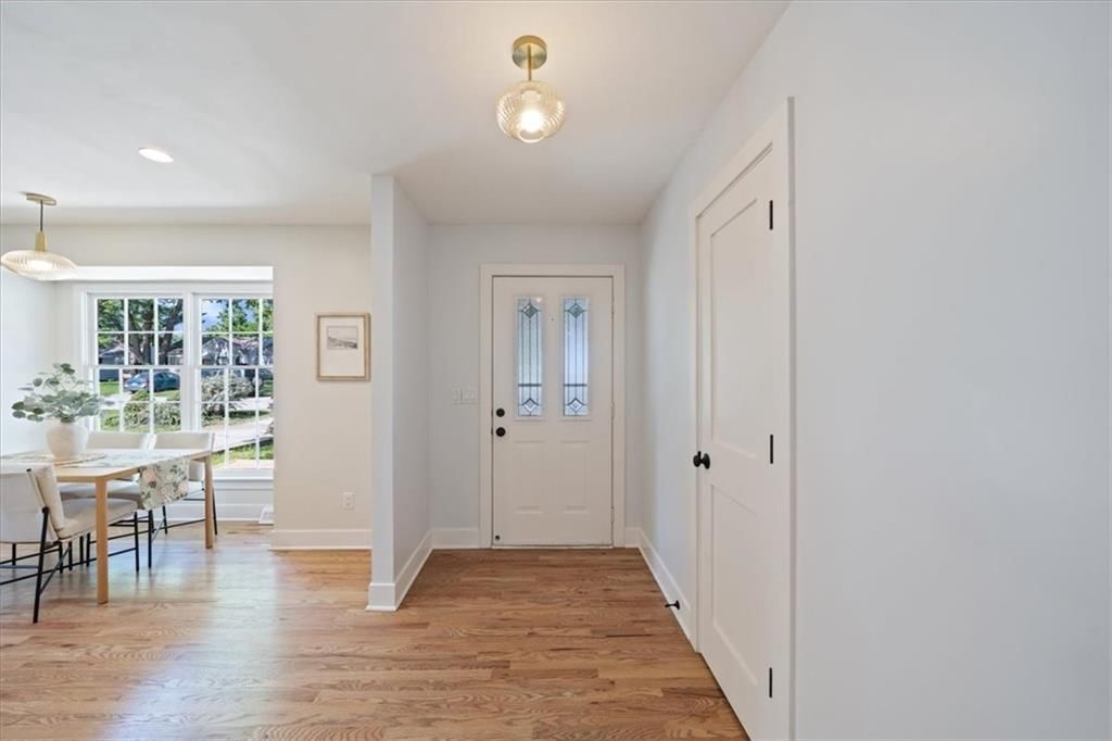 8209 Kenwood Avenue — photo 5