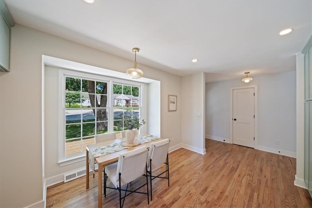 8209 Kenwood Avenue — photo 9