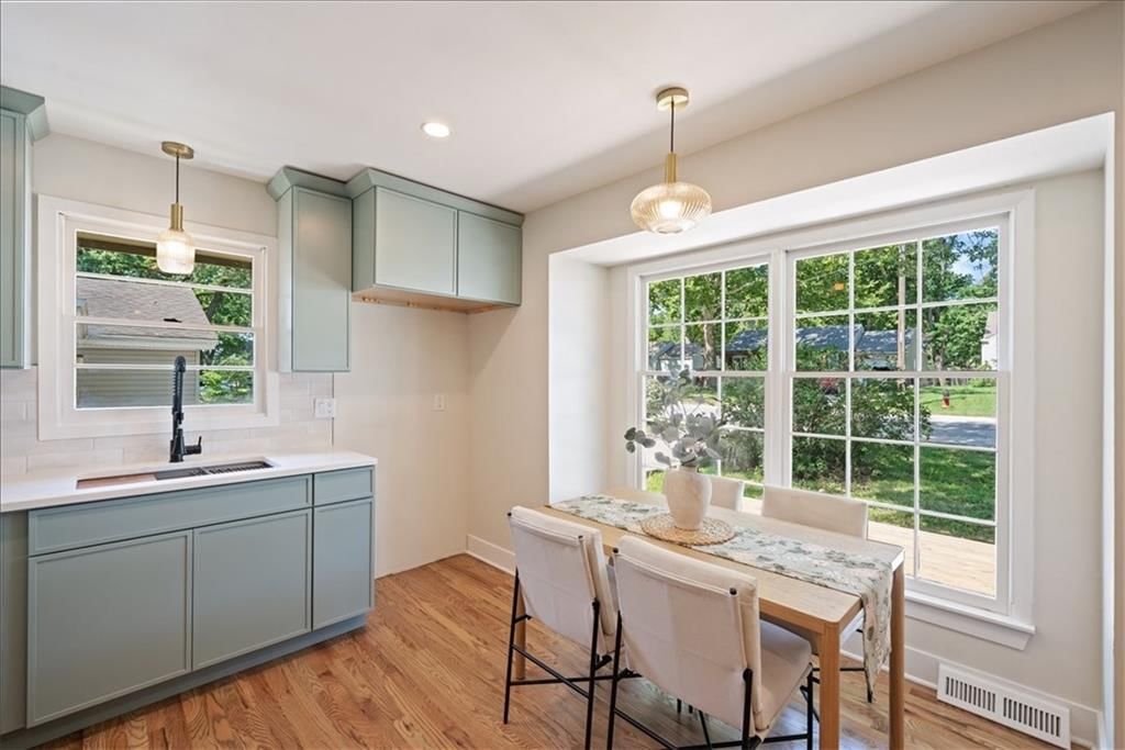 8209 Kenwood Avenue — photo 11