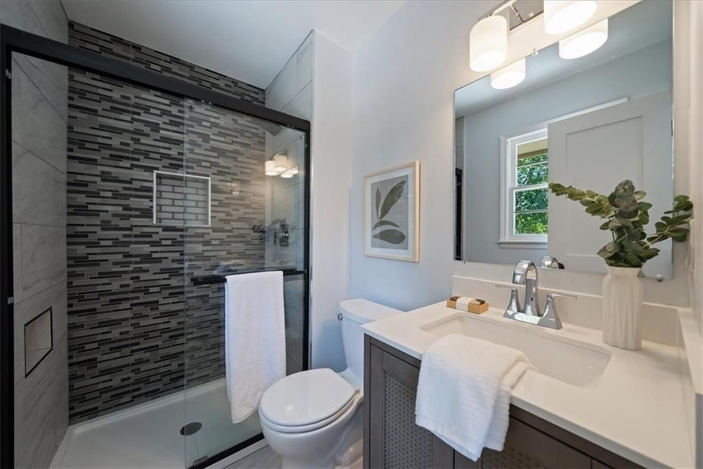 8209 Kenwood Avenue — photo 18