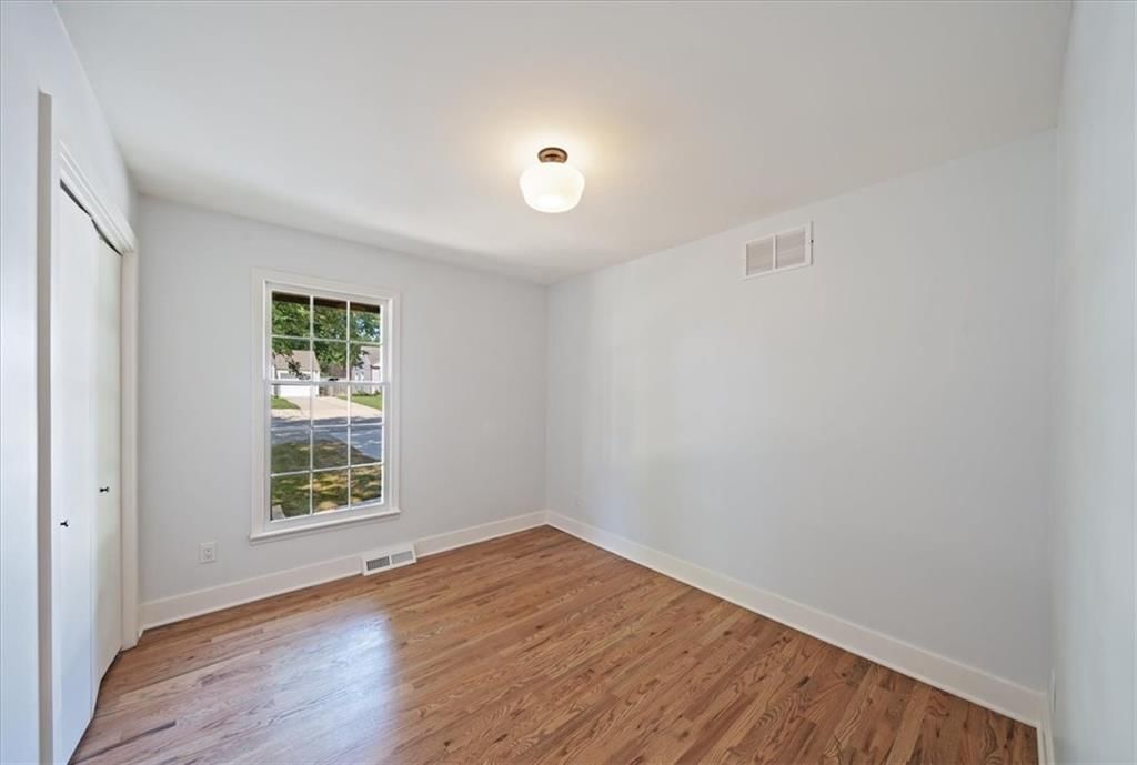 8209 Kenwood Avenue — photo 19