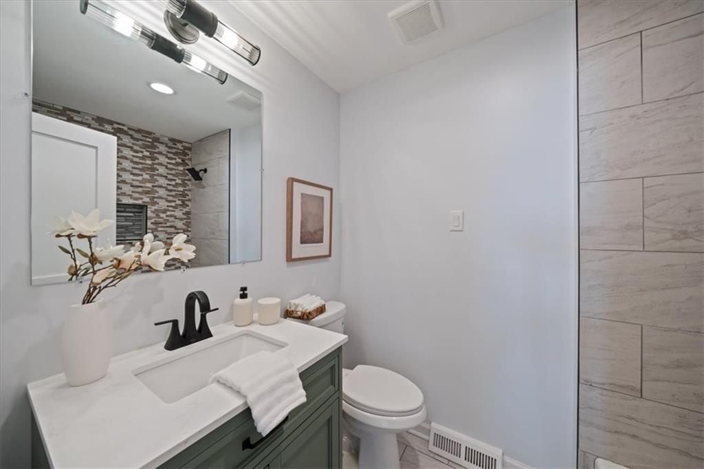 8209 Kenwood Avenue — photo 21