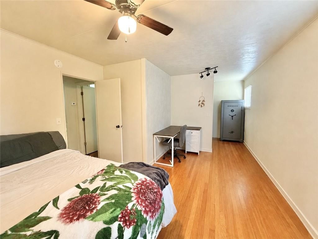 215 S Frederick Street — photo 9
