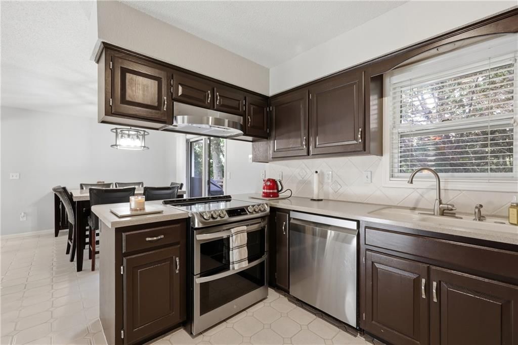 15306 W 121ST Terrace — photo 5
