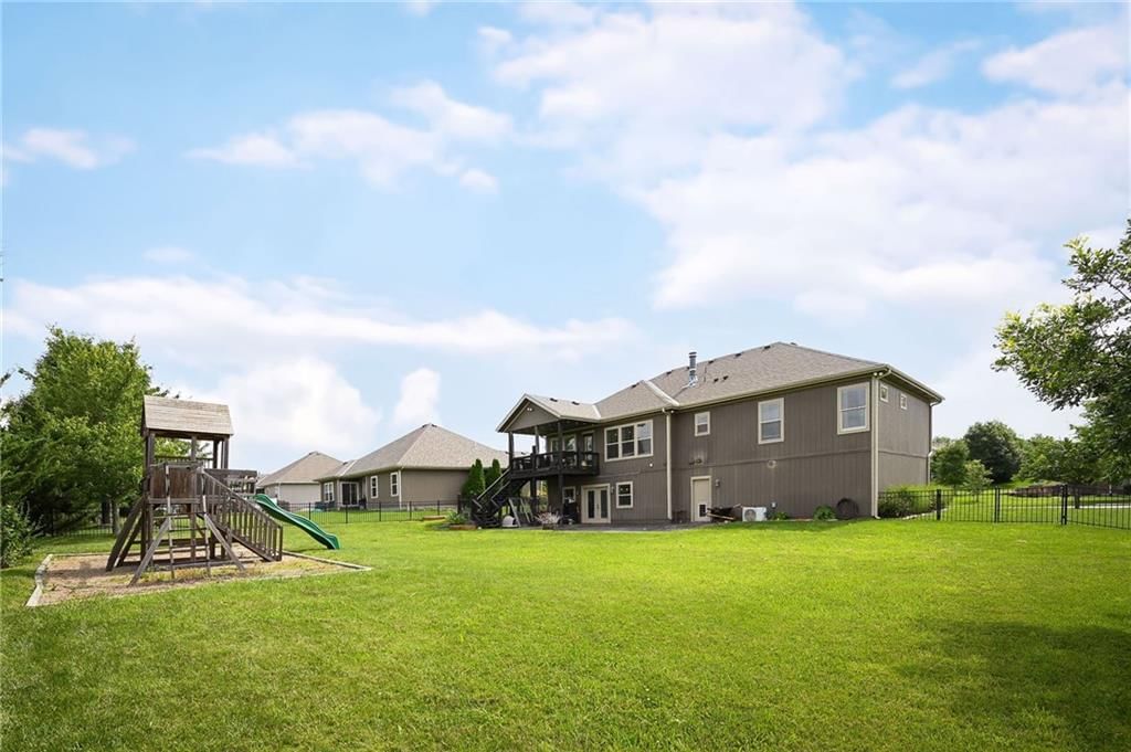 22614 Surrey Lane — photo 4