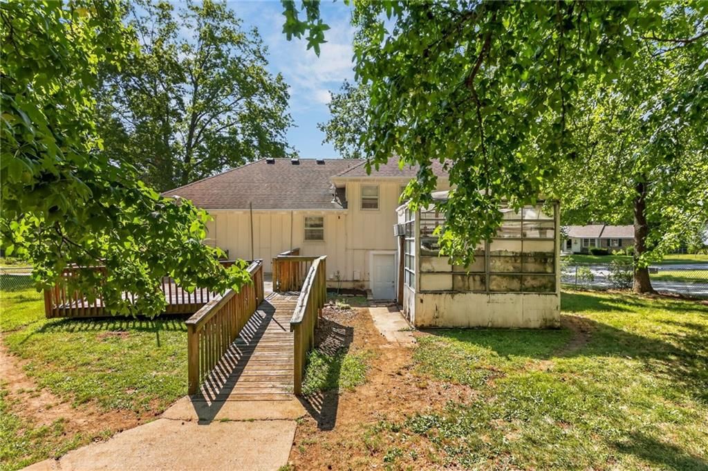 418 SW Sunset Drive — photo 32