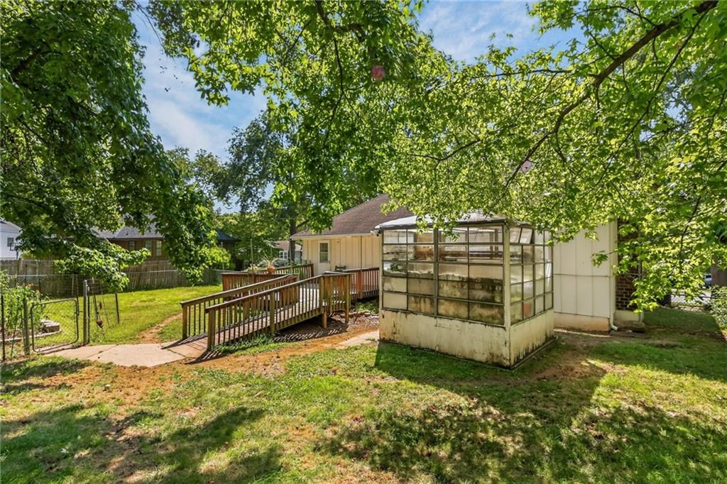 418 SW Sunset Drive — photo 33