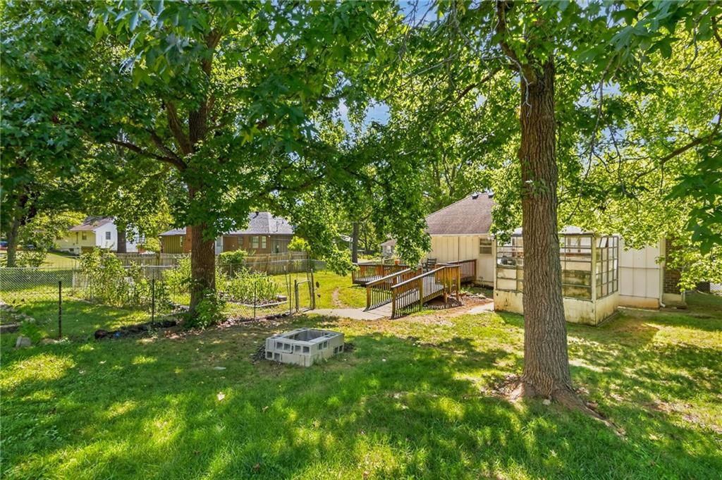 418 SW Sunset Drive — photo 34