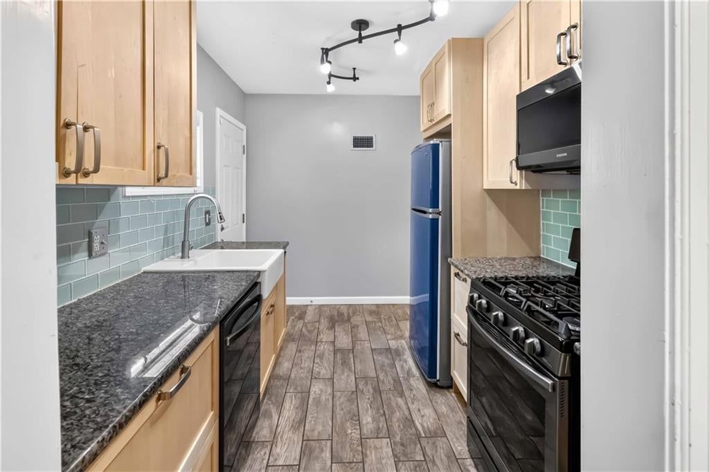 1017 E 84th Terrace — photo 8