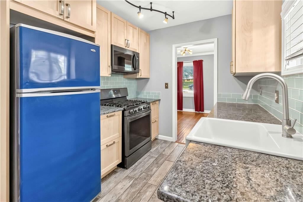 1017 E 84th Terrace — photo 9
