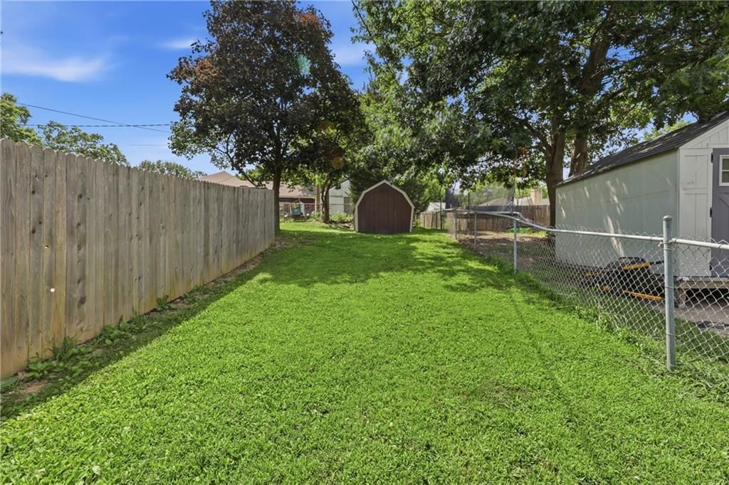 2524 S Whitney Avenue — photo 33