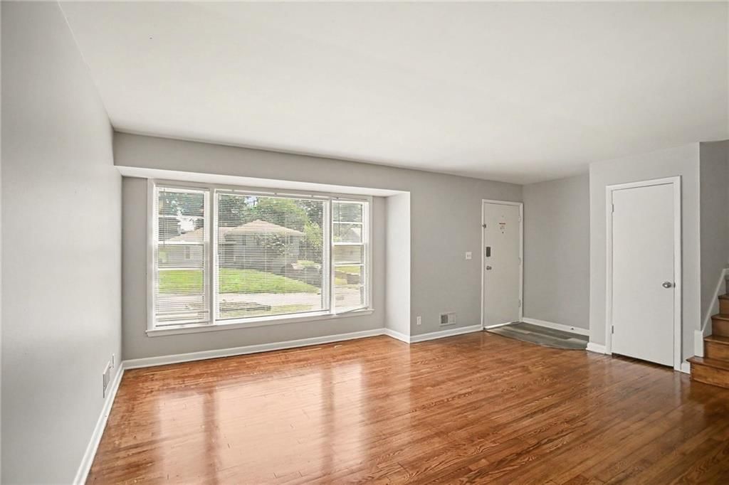 10212 Wheeling Avenue — photo 5