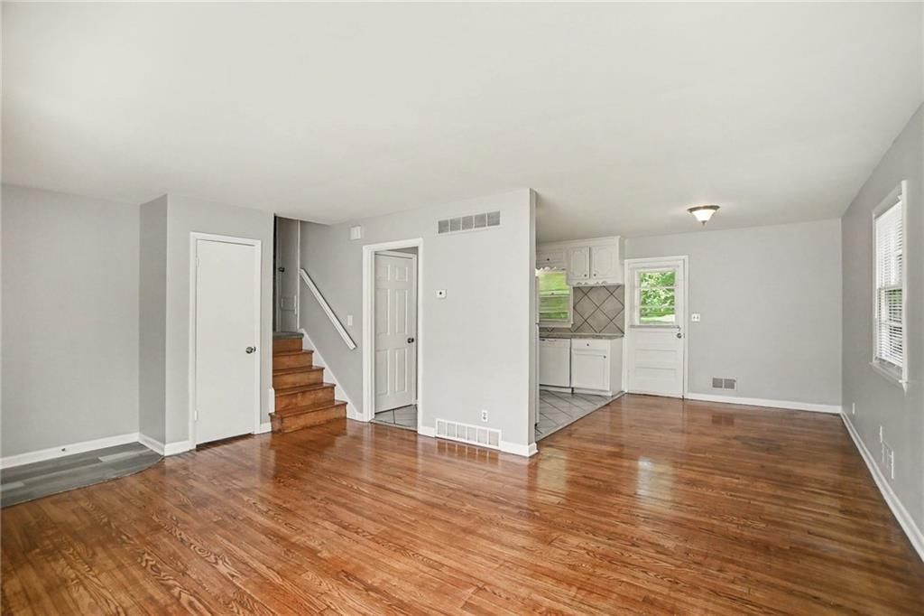 10212 Wheeling Avenue — photo 6