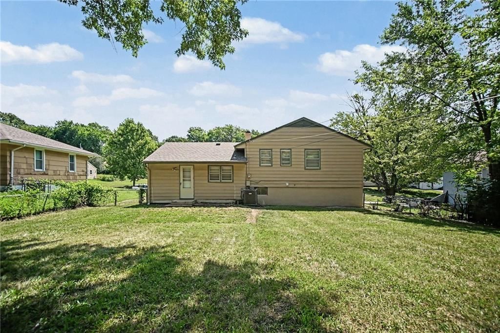 10212 Wheeling Avenue — photo 16