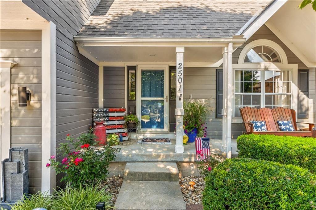 2501 SW Blazing Star Place — photo 4
