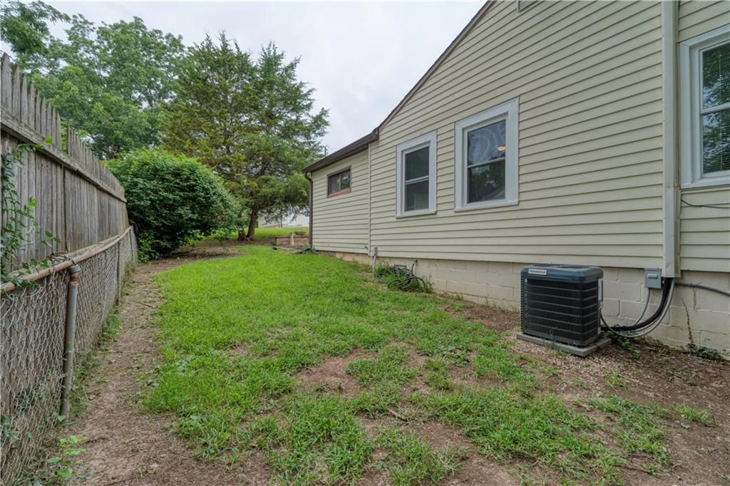 9226 Walnut Street — photo 16