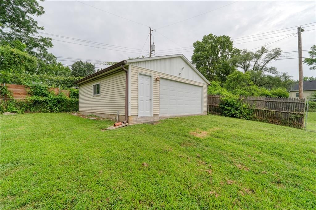 9226 Walnut Street — photo 18