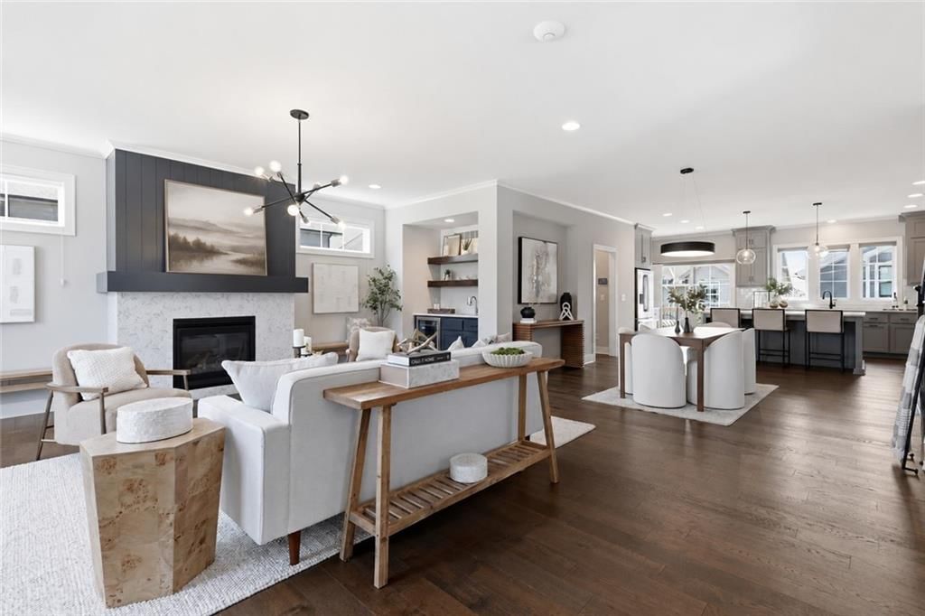 733 W 44th Terrace — photo 3