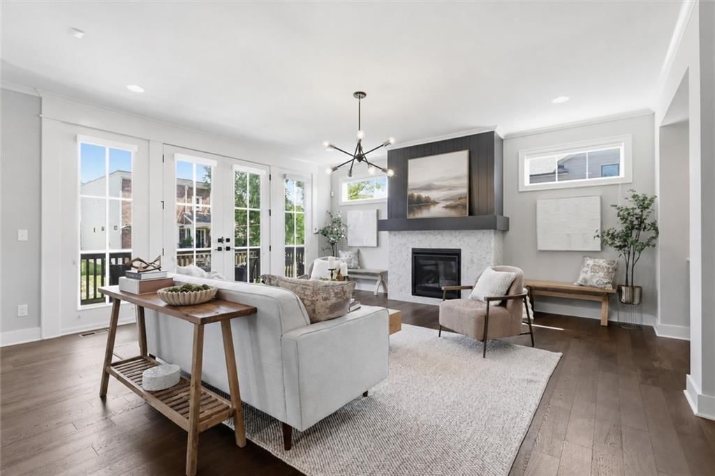 733 W 44th Terrace — photo 5
