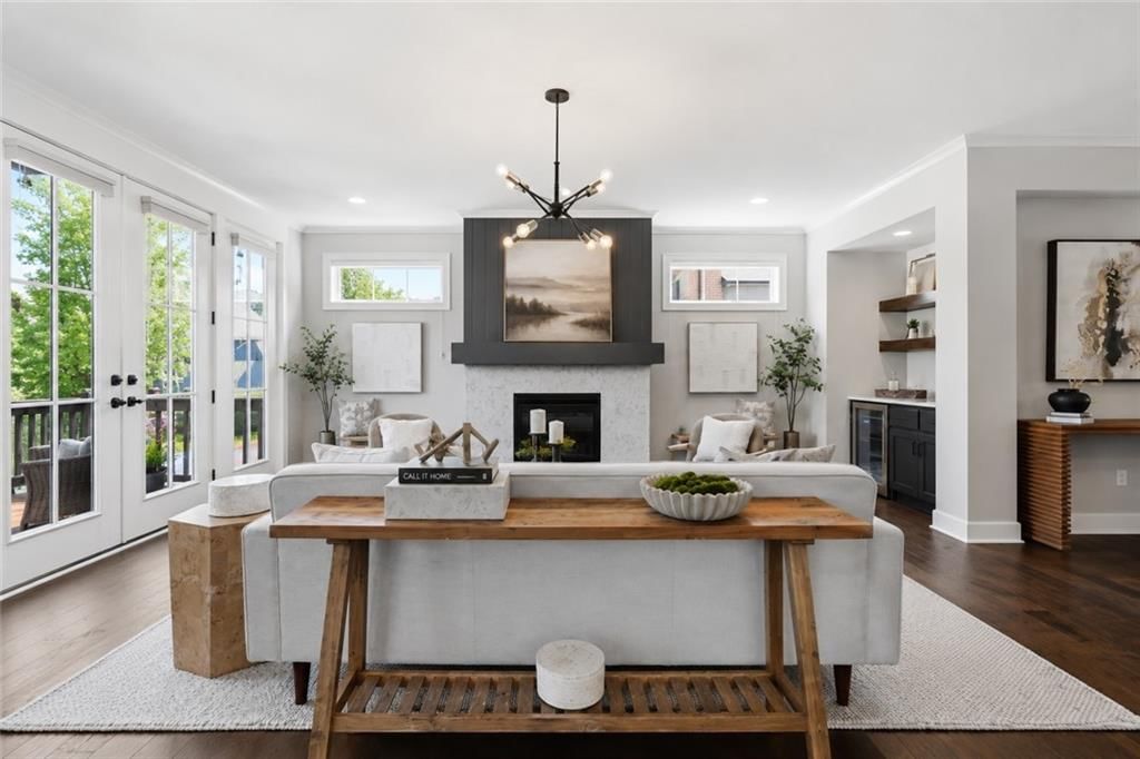 733 W 44th Terrace — photo 8