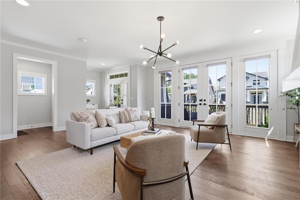 733 W 44th Terrace — photo 9