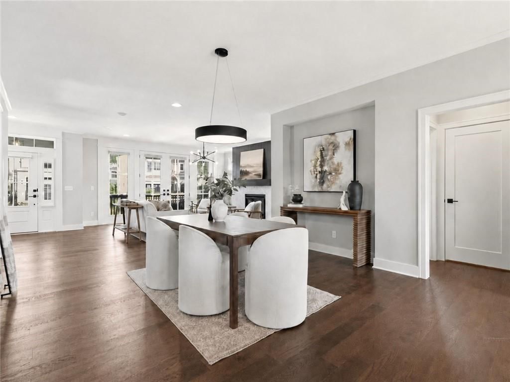 733 W 44th Terrace — photo 11