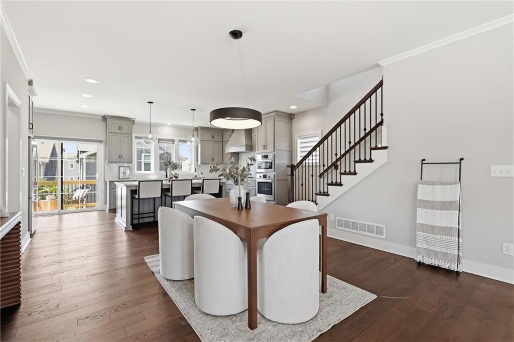 733 W 44th Terrace — photo 12