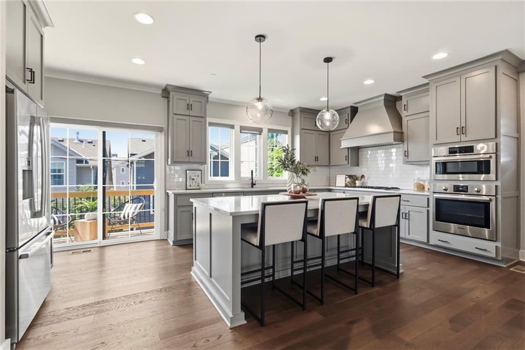 733 W 44th Terrace — photo 14
