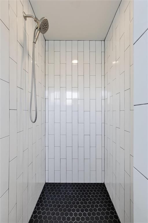 733 W 44th Terrace — photo 26