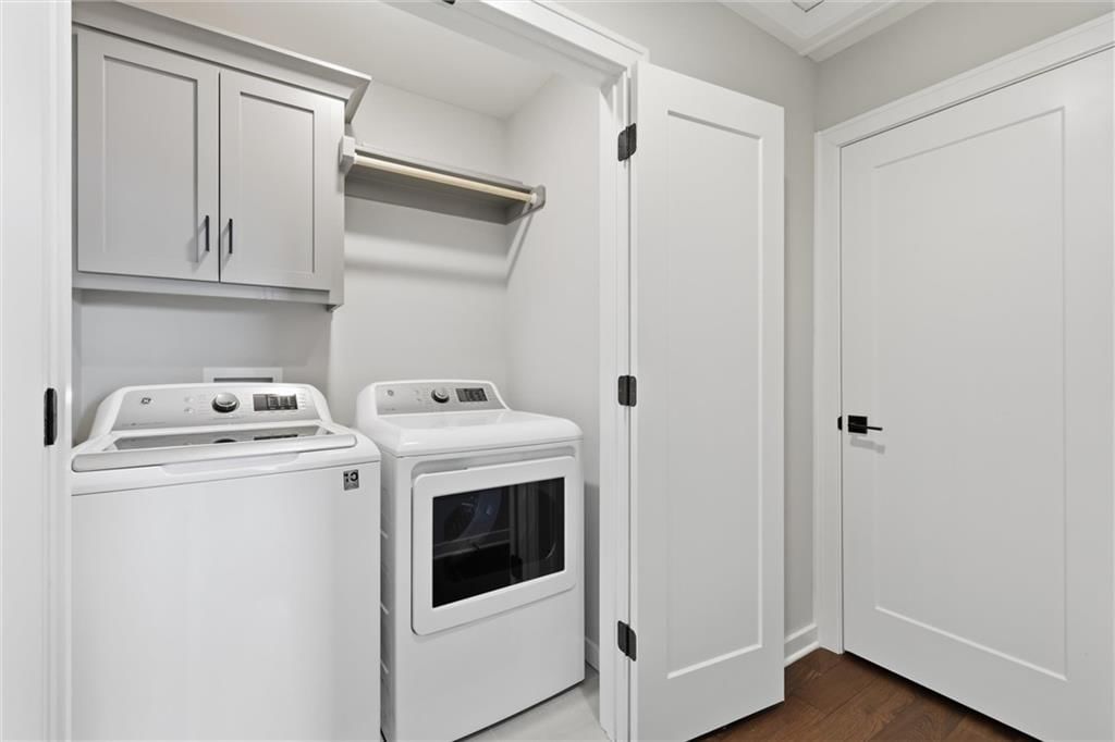 733 W 44th Terrace — photo 33