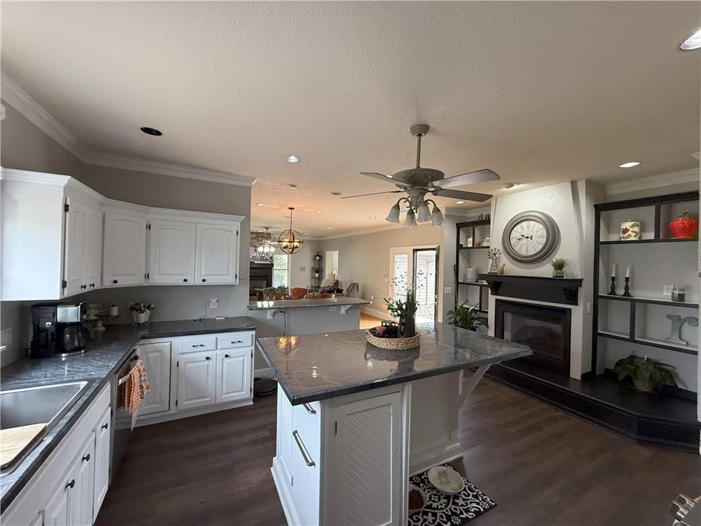 2216 Country Club Drive — photo 5