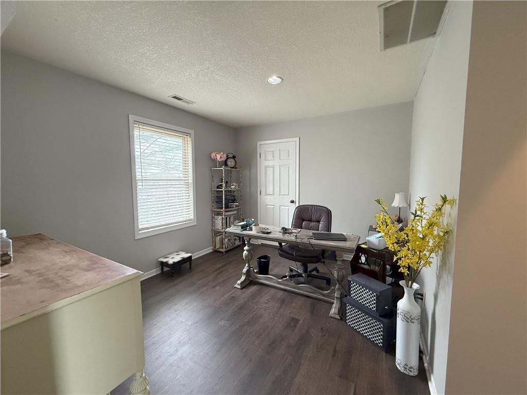 2216 Country Club Drive — photo 8
