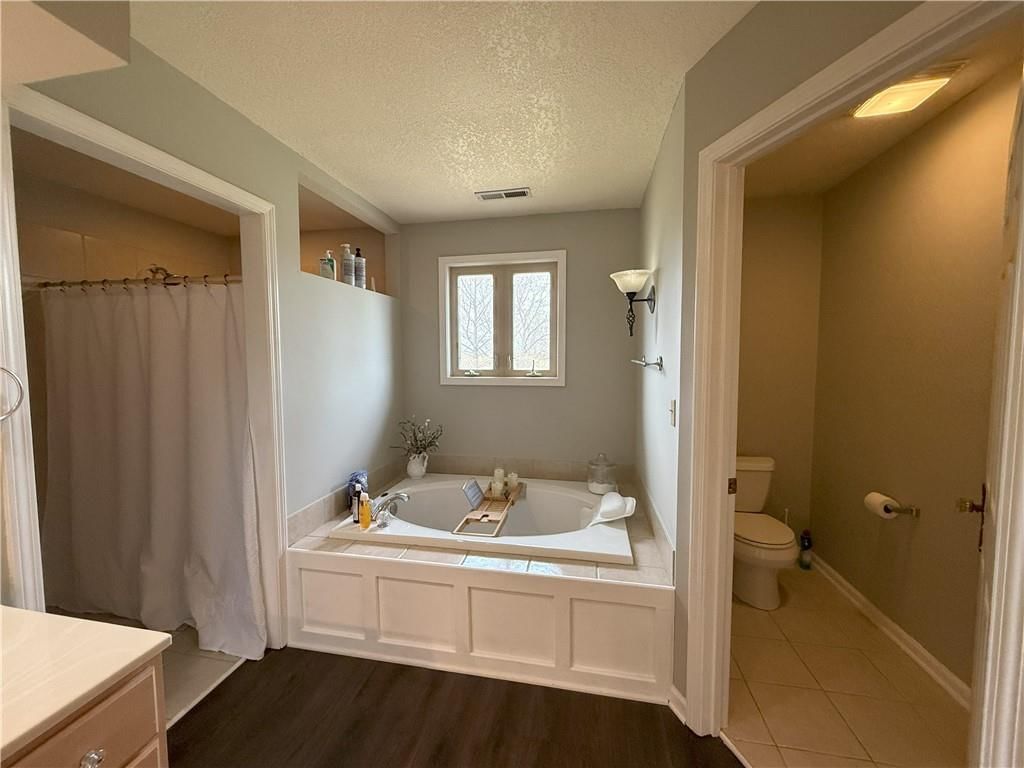 2216 Country Club Drive — photo 9