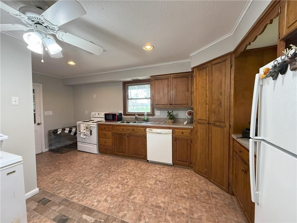 2216 Country Club Drive — photo 18