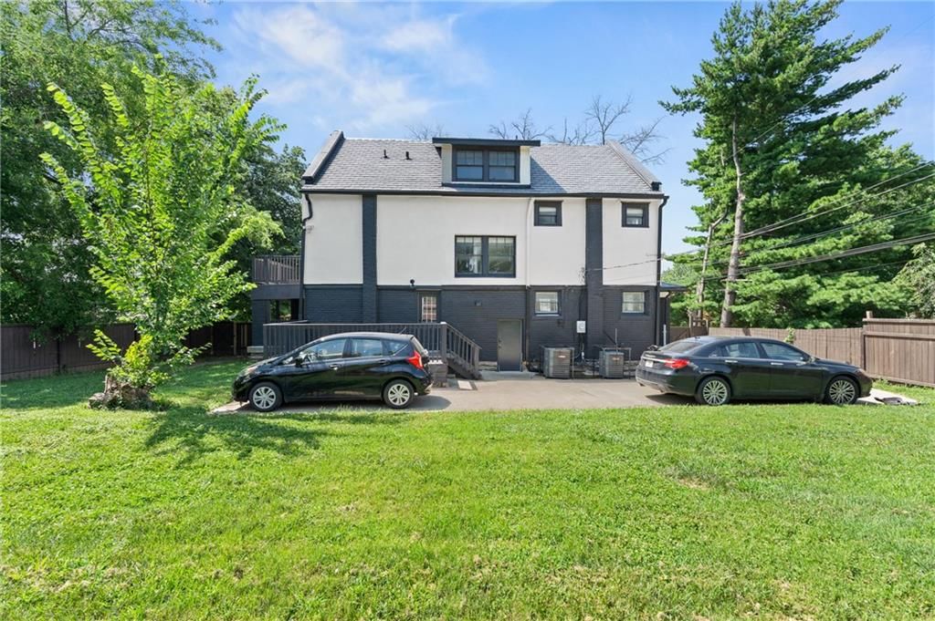804 W 33rd Street — photo 32