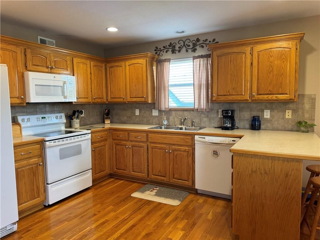 1410 BRIDGET Boulevard — photo 4