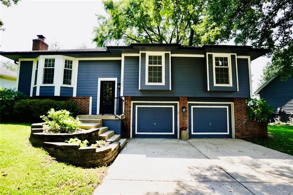 Photo 30 of 30 - 1623 SE Silkwood Lane, Lee's Summit, MO 64063