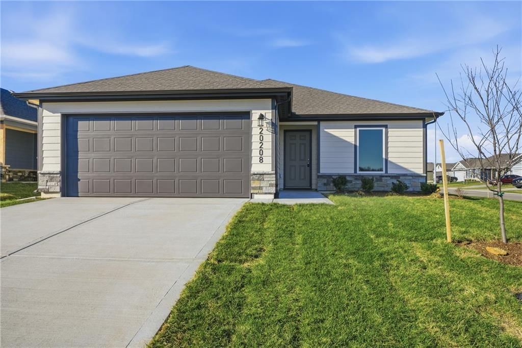 620 W Bluebird Street — photo 1
