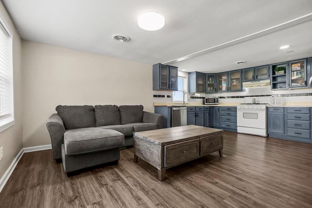 200 E Mccarty Street — photo 3