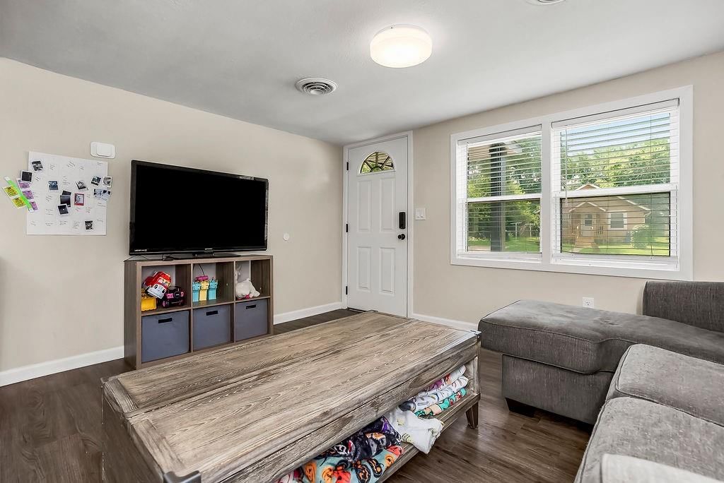 200 E Mccarty Street — photo 6