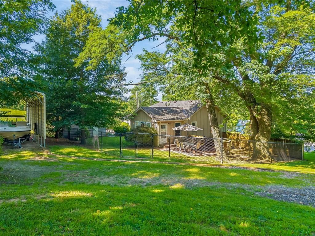Photo 5 of 33 - 4625 N Bennington Avenue, Kansas City, MO 64117