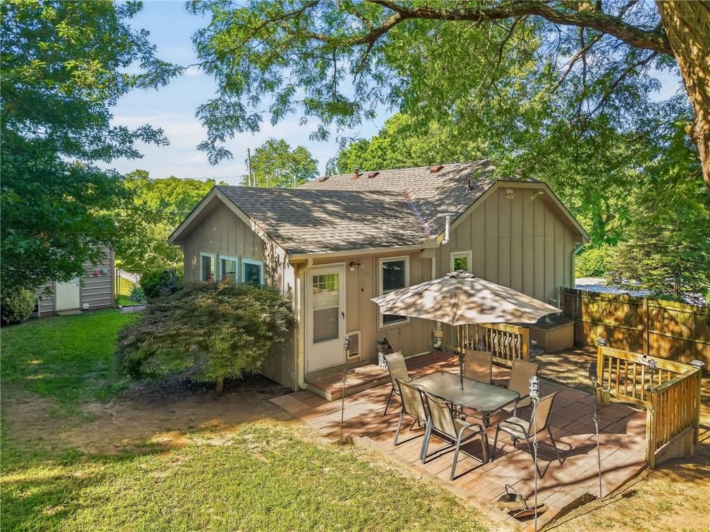 Photo 6 of 33 - 4625 N Bennington Avenue, Kansas City, MO 64117
