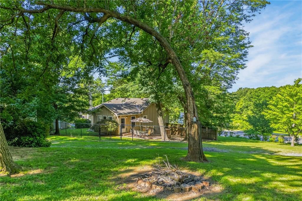 Photo 7 of 33 - 4625 N Bennington Avenue, Kansas City, MO 64117