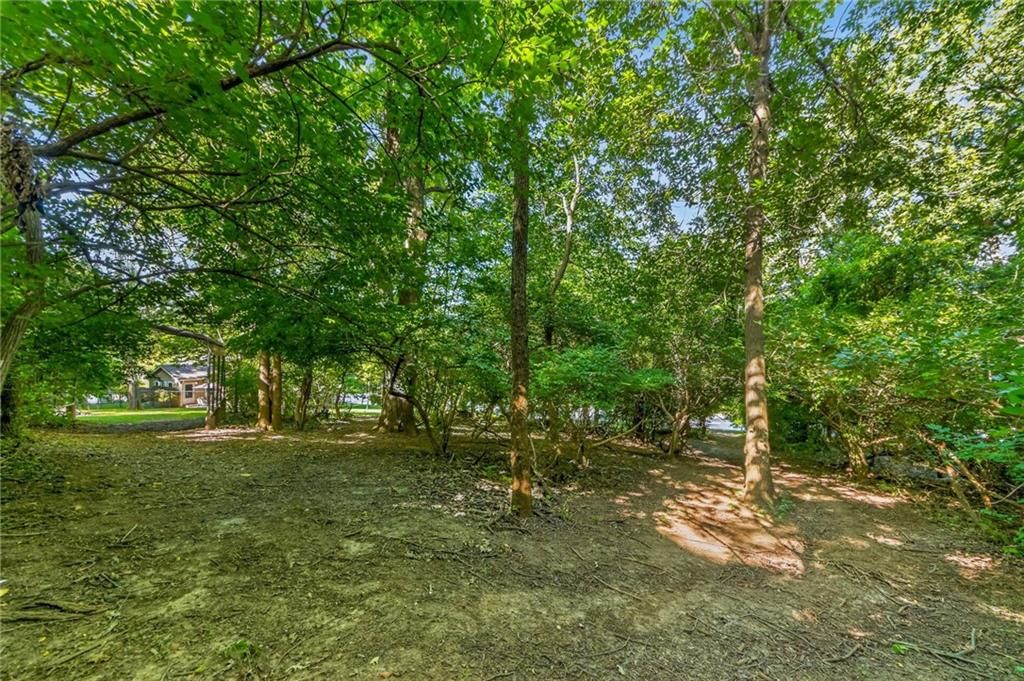 Photo 11 of 33 - 4625 N Bennington Avenue, Kansas City, MO 64117